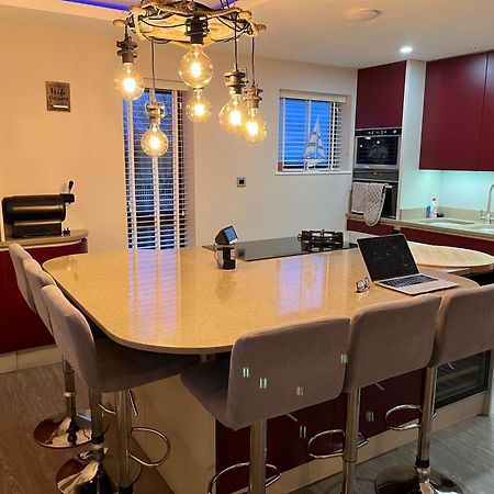 3 Bedroom Deganwy Sea View Beach House Ll31 Esterno foto