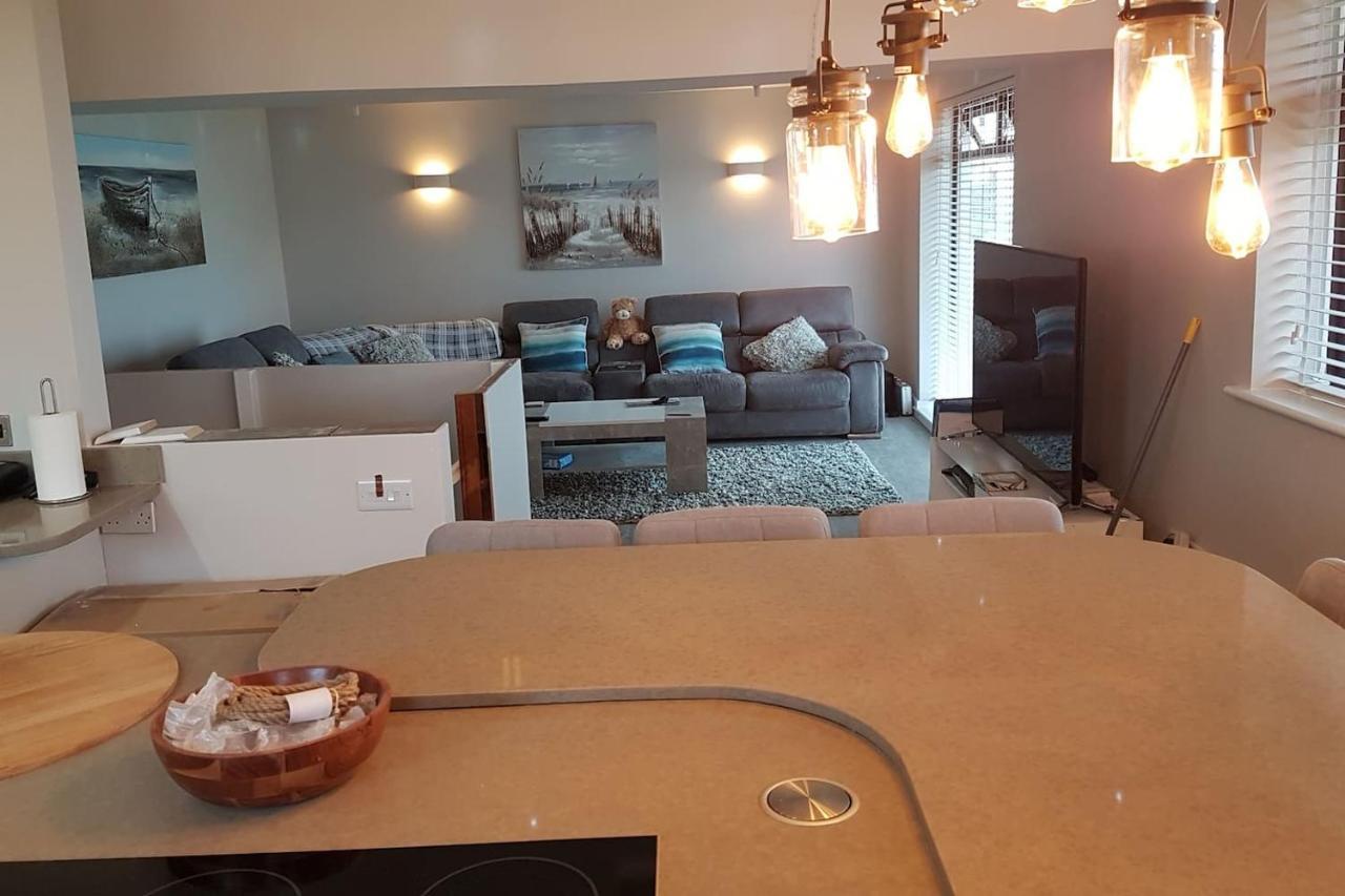 3 Bedroom Deganwy Sea View Beach House Ll31 Esterno foto