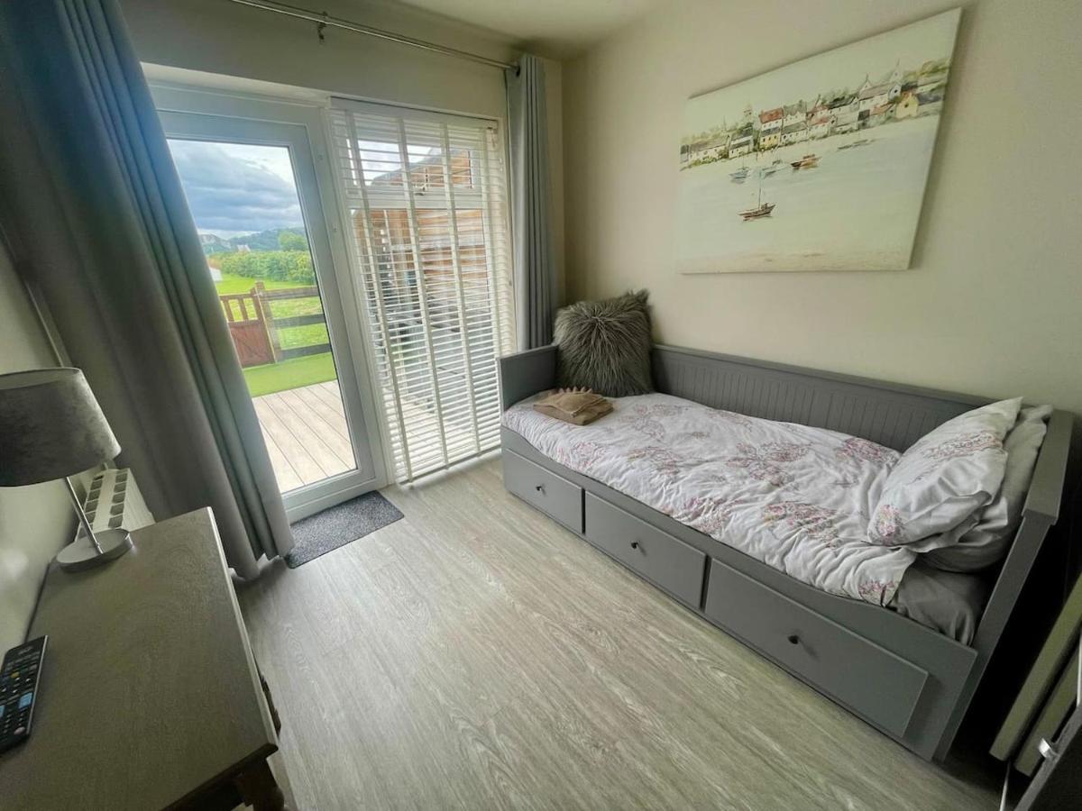 3 Bedroom Deganwy Sea View Beach House Ll31 Esterno foto