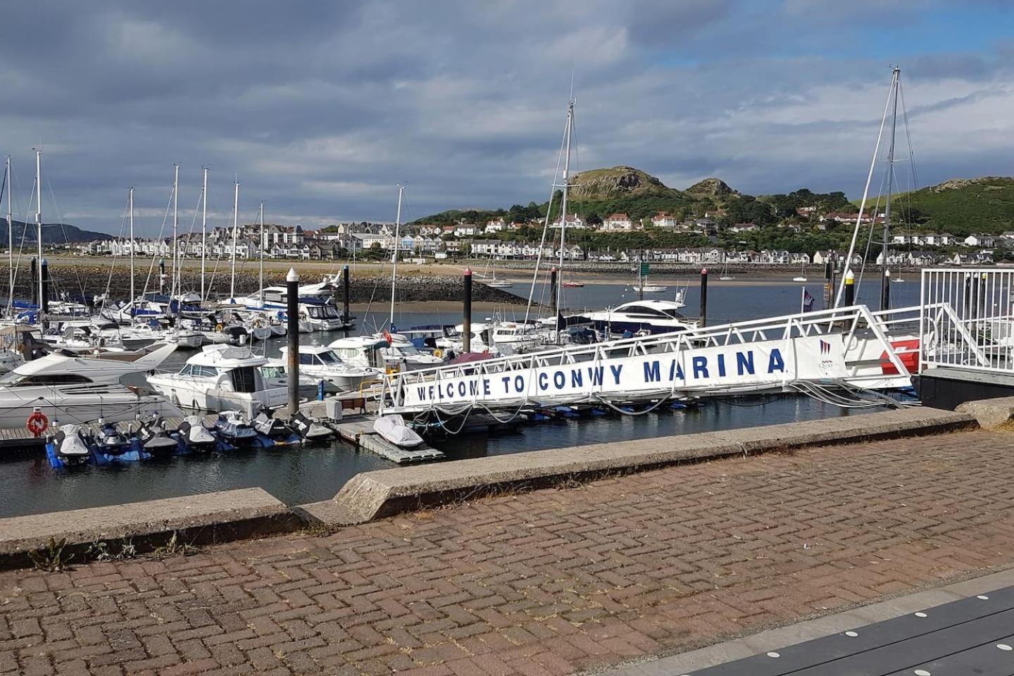3 Bedroom Deganwy Sea View Beach House Ll31 Esterno foto